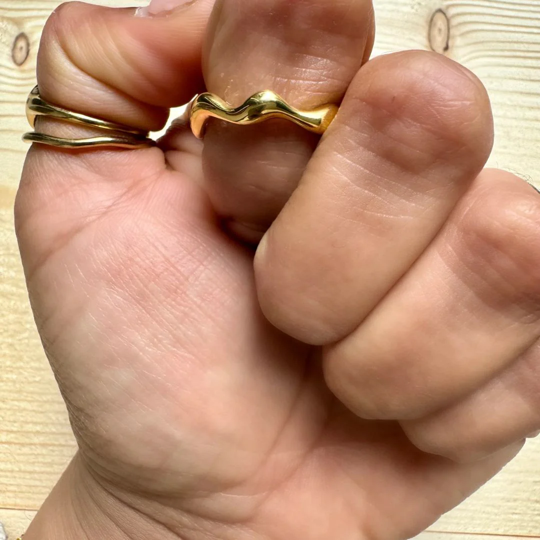WINNIE Wave Initial Ring - Image 2